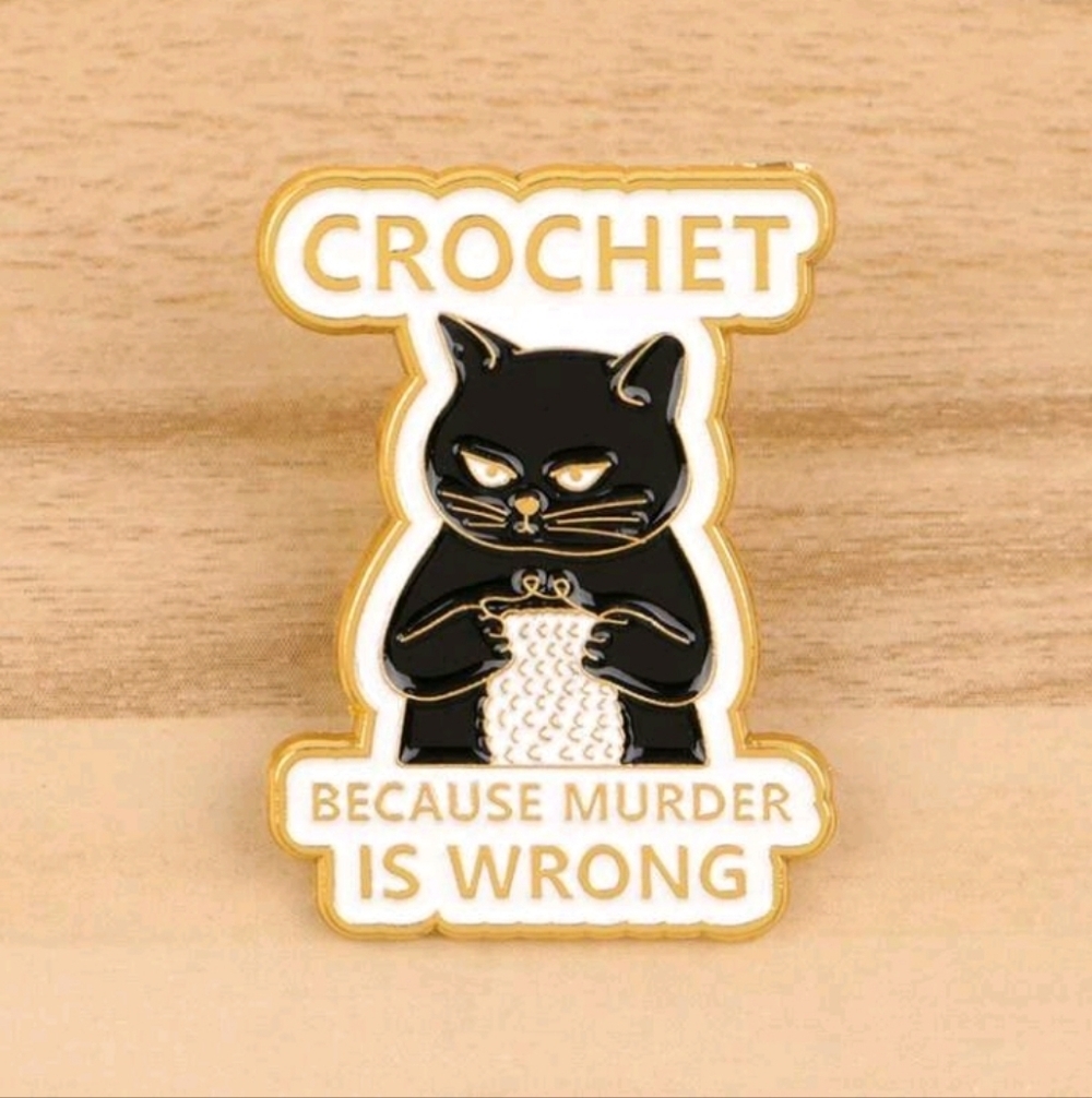 Black and Gold Cat Crochet Enamel Pin Brooch - Picture 3 of 6